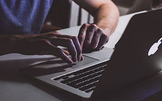 榜首大战1-0！米兰双杀国米！意甲争冠悬念重燃，手球未判引争议